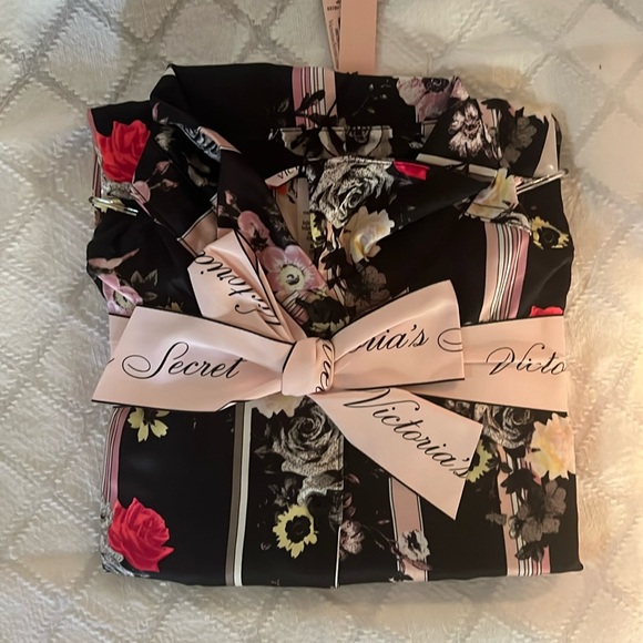 New with tags pajama set - Picture 1 of 4